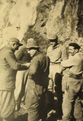 Storico incontro alla grotta del Farneto, anni '60. Da sinistra: Fantini, Vico Greggio, Martinelli, Guerra, Giulio Greggio.